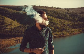 What Are The Pros and Cons Of Taking A Vape With You On Vacation