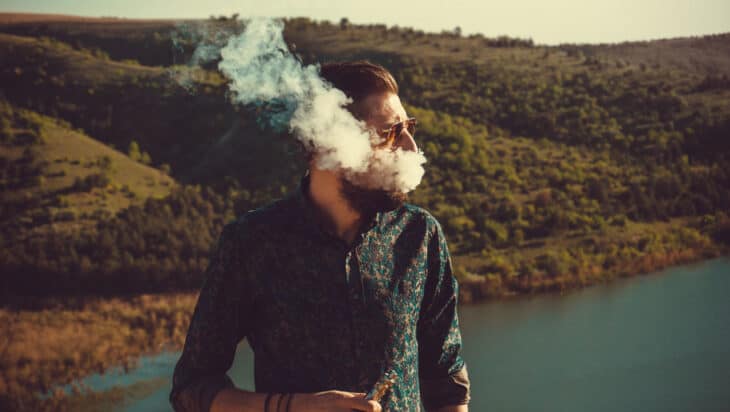 What Are The Pros and Cons Of Taking A Vape With You On Vacation